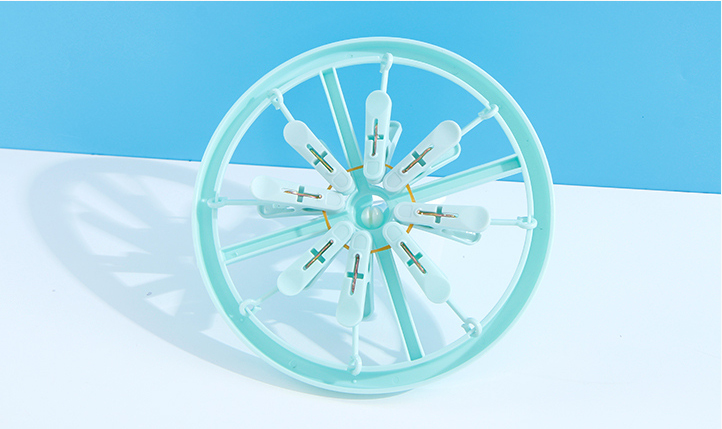 Round Laundry Hanger with 8 Clips