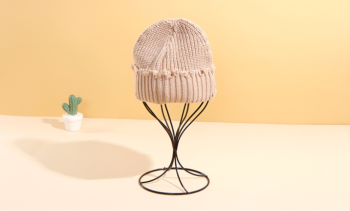Stylish Small Pin Decoration Knitted Hat