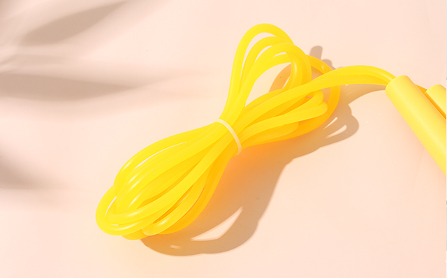 Cute pig sports jump rope