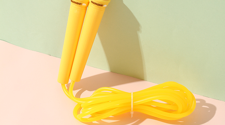 Cute pig sports jump rope