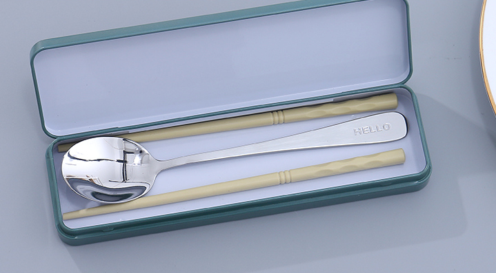 Inspiring Tableware Set Spoon and Chopsticks