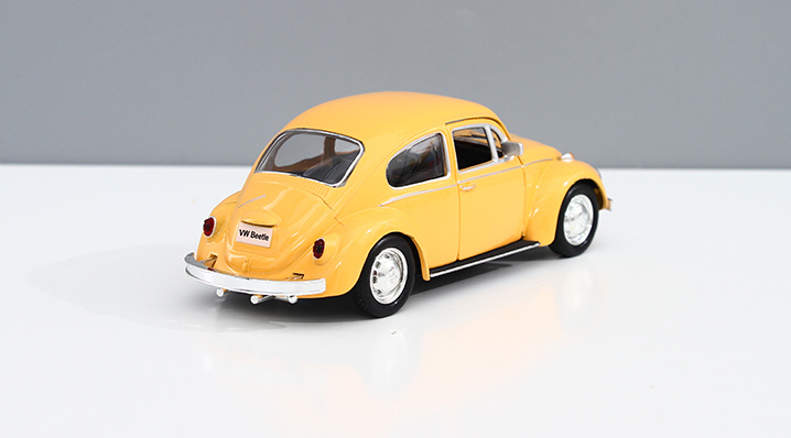 Officially-Licensed Volkswagen Beetle Model Car (554017)