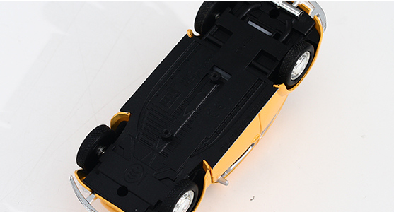 Officially-Licensed Volkswagen Beetle Model Car (554017)
