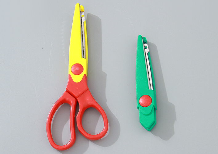 Contrast Color Series Pinking Shears with 1 Extra Pair of Pinking Shears Blades