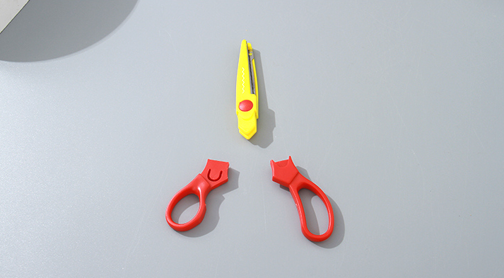 Contrast Color Series Pinking Shears with 1 Extra Pair of Pinking Shears Blades