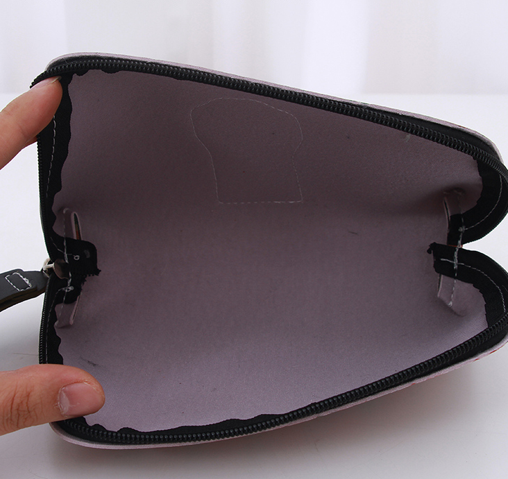 Cat's Claw Patch Plaid Makeup Bag