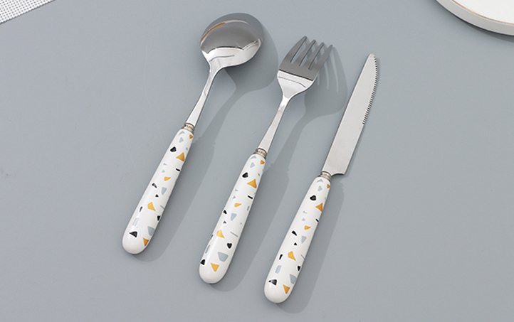 Minimalistic Gravel Collection Dinner Fork (Black/White)