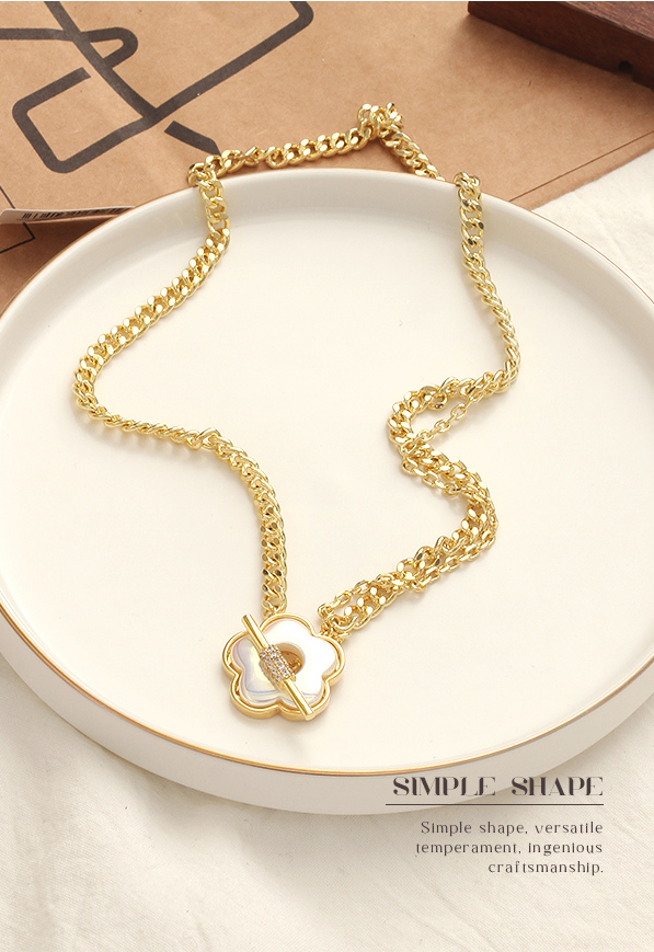 Artificial Shell Flower Necklace