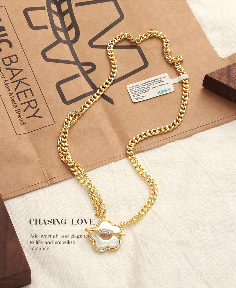 Artificial Shell Flower Necklace