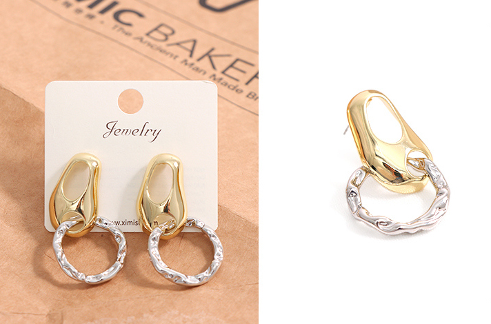 Simple Metallic Geometric Earrings