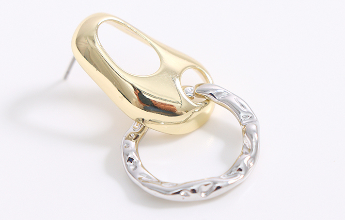 Simple Metallic Geometric Earrings