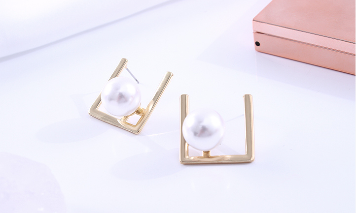 Unique Metal Irregular Artificial Pearl Earrings