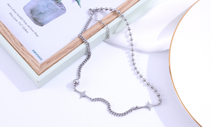 Star Spliced Chain Necklace