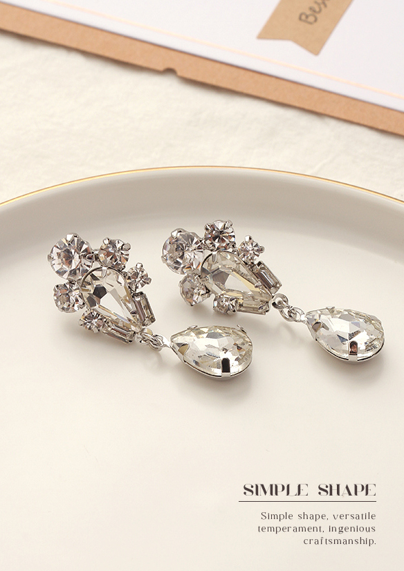 Elegant Teardrop-Shaped Zircon Earrings