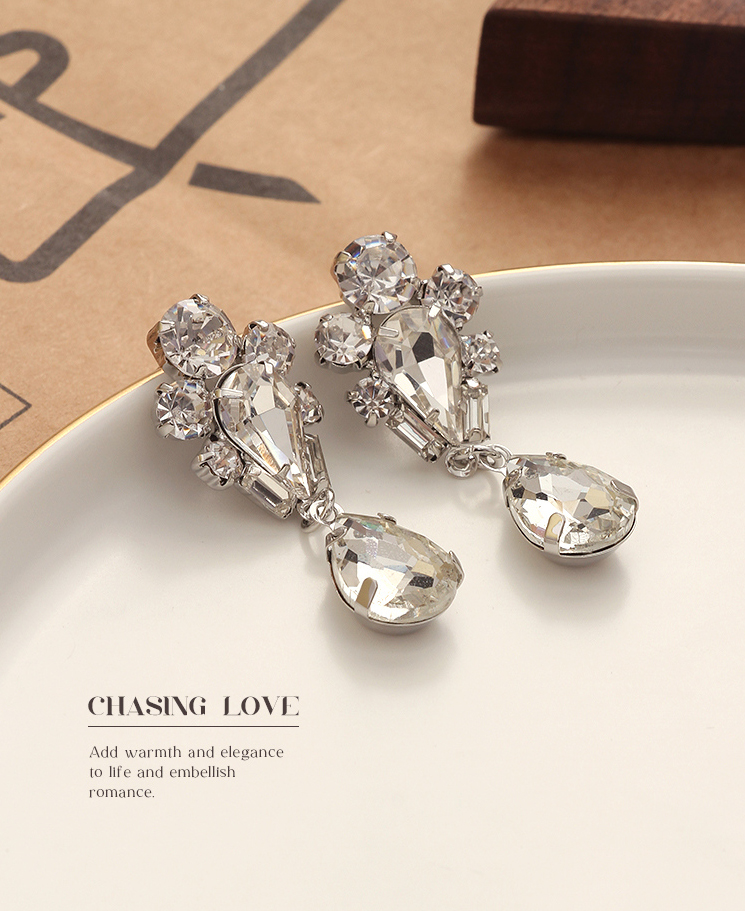 Elegant Teardrop-Shaped Zircon Earrings