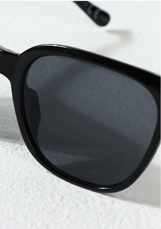 Classic Series Pearl Embellished Women's Sunglasses (Black)