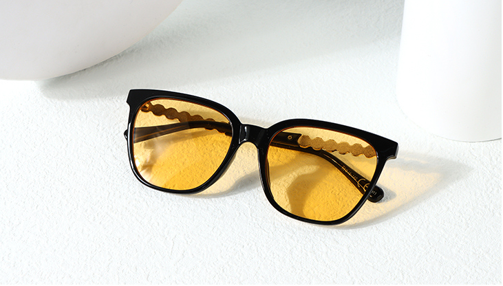 Classic Series Pearl Embellished Women's Sunglasses (Black Frame Yellow Lens)