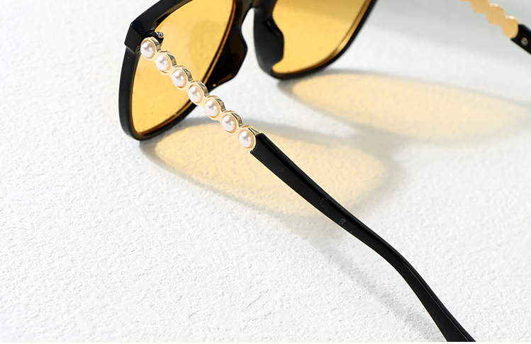 Classic Series Pearl Embellished Women's Sunglasses (Black Frame Yellow Lens)