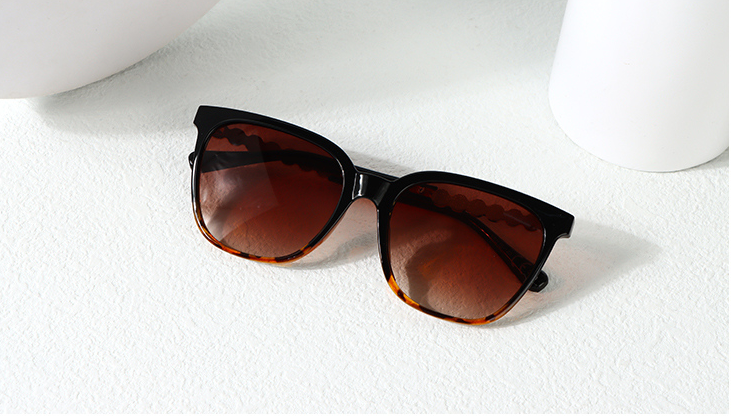 Classic Series Pearl Embellished Women's Sunglasses (Tortie Frame Tawny Lens)