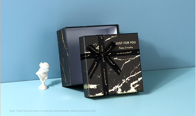 Golden Marble Pattern Black Square Gift Box (M)