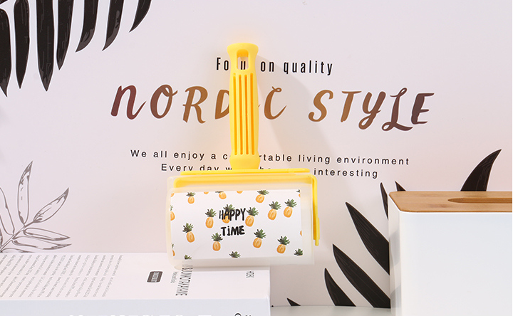 Summer Pineapple Pattern Lint Roller (Yellow)