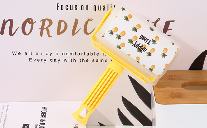 Summer Pineapple Pattern Lint Roller (Yellow)