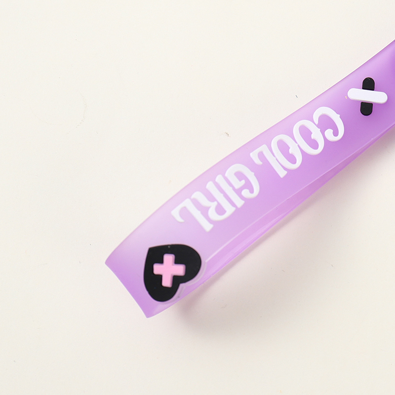 سلسلة مفاتيح عائمة من زيت زجاجة كوكا كولا من ريبيل سويت هارت