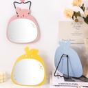 مرآة طاولة معدنية على شكل كمثرى