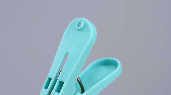 Colorful and Practical Cloth Peg - 16 Pack