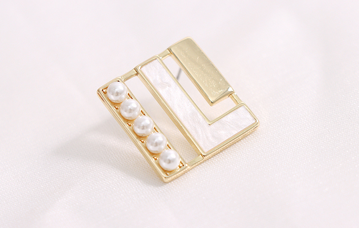 Elegant Shell Artificial Pearl Square Earrings