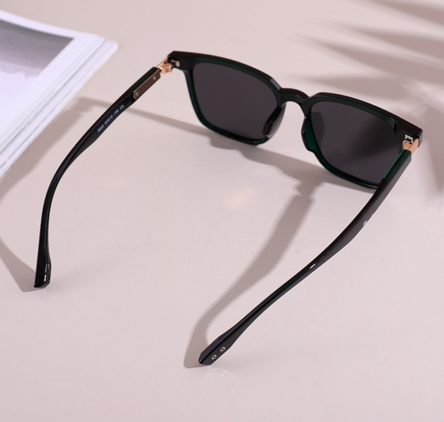 Classic Basic Stylish Polarized Sunglasses(Dark Green)