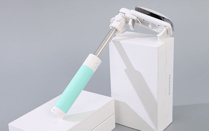 Stainless Steel Wired Selfie Stick With Mirror (Green)