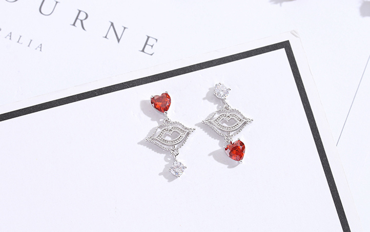 Sweet Kiss Dangle Ear Studs With Silver Pin
