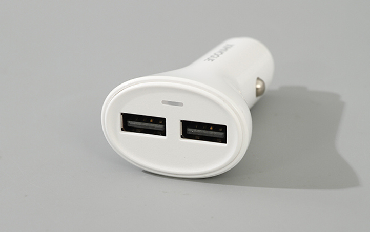 2.4A 12W Quick Charging Car Charger with Dual Ports -EC-06 (White)