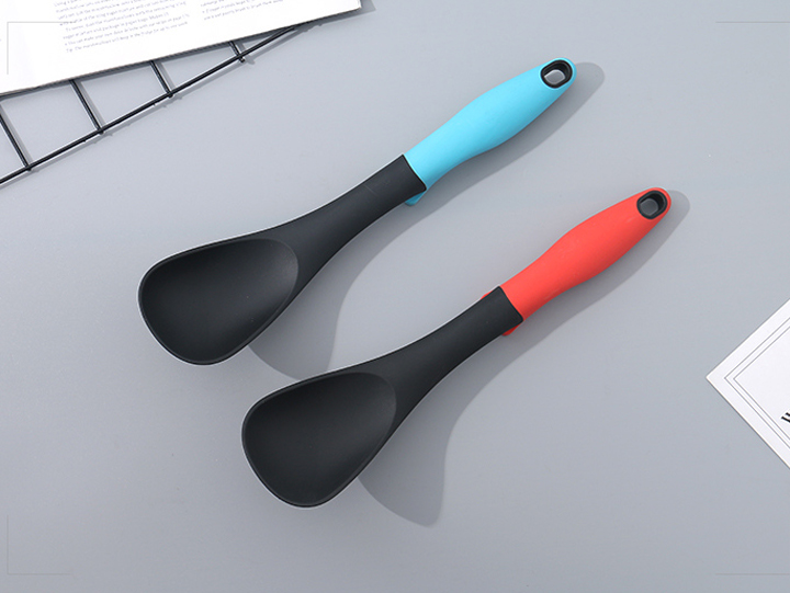 Heat-Resistant Nylon Serving Spoon (Blue/Red)