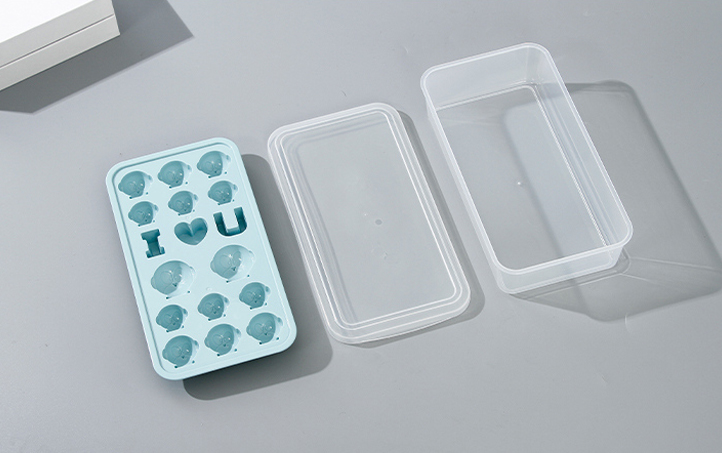 Lovely Penguin Ice Cube Tray