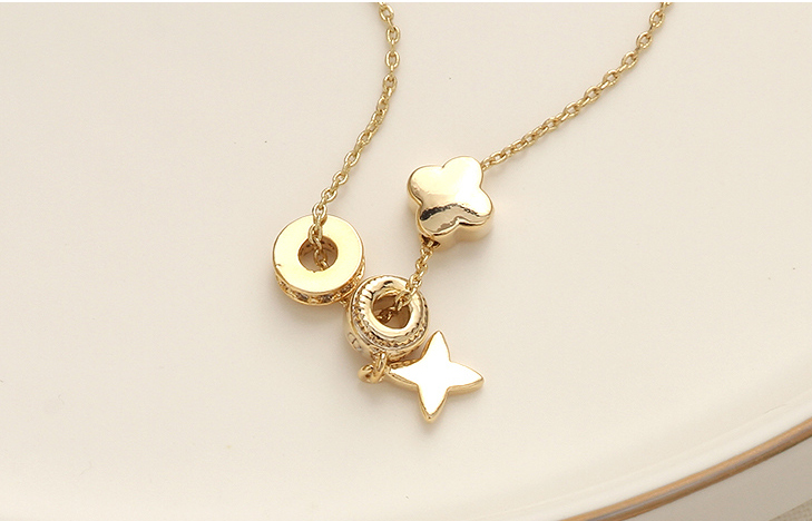 Clover Circle Necklace