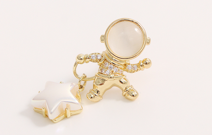 Cat's-eye Gem Doll Shaped Pentastar Earrings