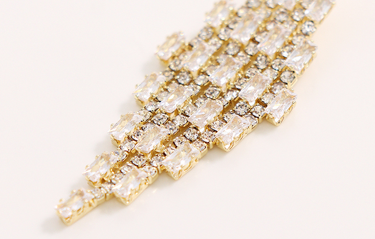 Elegant Rhinestone Rhombus Earrings