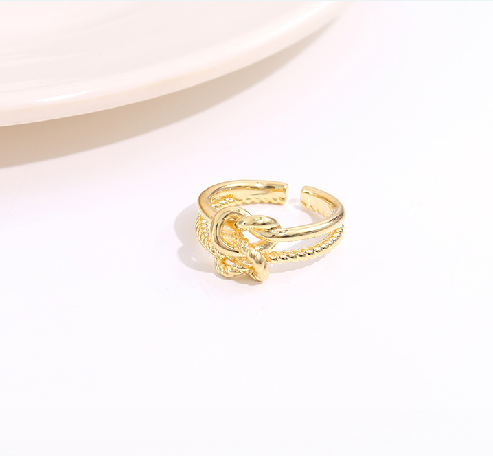 Unique Knot Glossy Ring