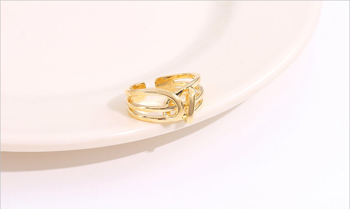 Unique Cross Ring