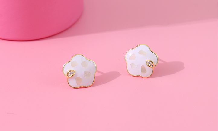 Golden Flower Simple Earrings