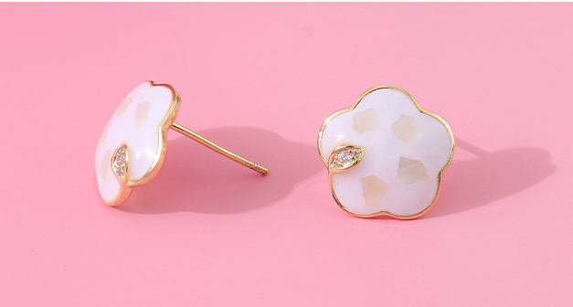 Golden Flower Simple Earrings