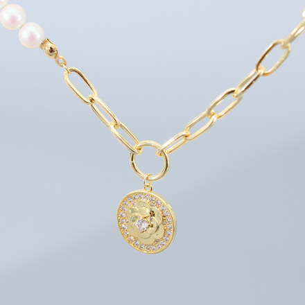 Rose Pendant Artificial Pearl Necklace