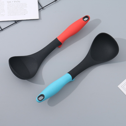 Heat-Resistant Nylon Ladle (Blue/Red)