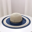 قبعة منسوجة بلون مغاير بحافة عريضة أبيض عاجي）