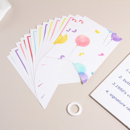 بالونات ملونة معلقة العلم