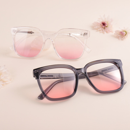The trend goes with blusher sunglasses