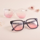 The trend goes with blusher sunglasses