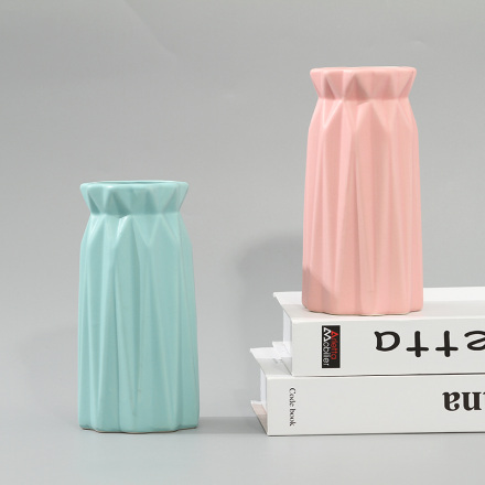 Modern Angled Flower Vase (Green/Pink)